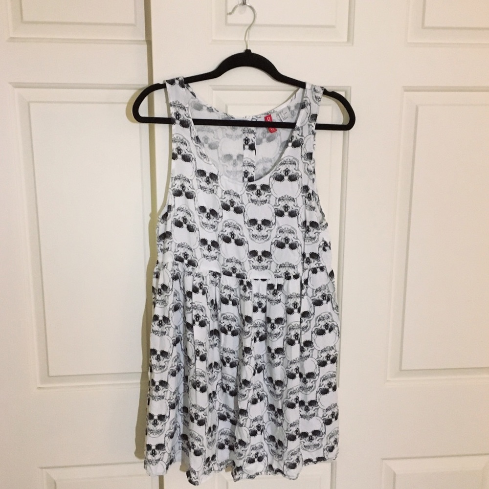 DONATING SOON ✨H&M skull dress